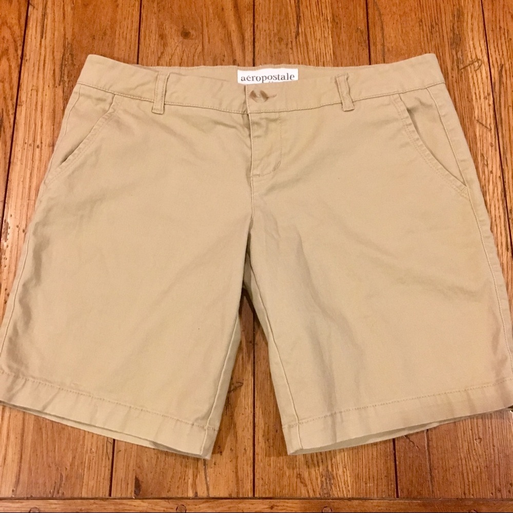 COPY - AEROPOSTALE KHAKI BERMUDA SHORT 9/10